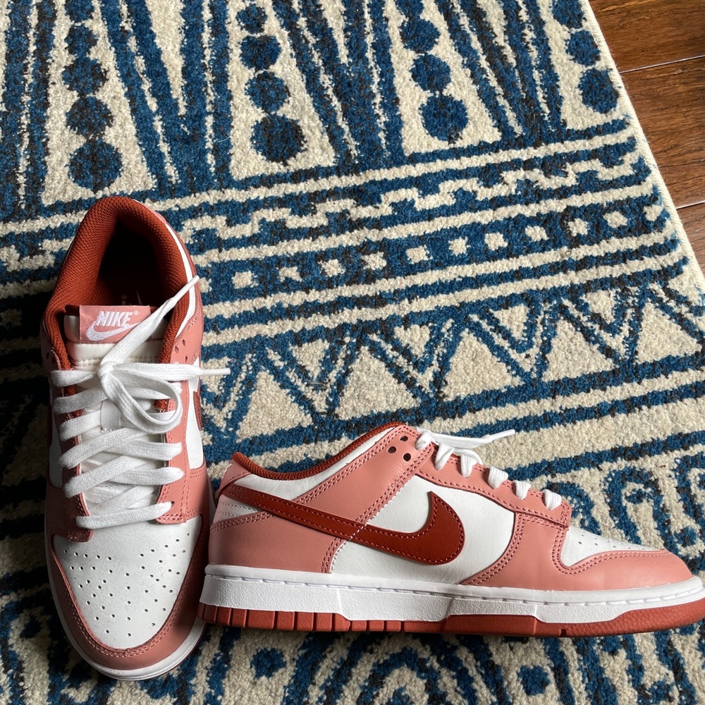 NIKE DUNK LOW